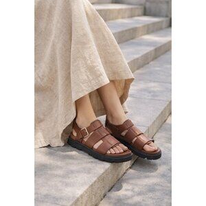 UGG Capitelle Strap Leather Sandals Women’s Brown Size US 10 EU41 Buckle Comfort